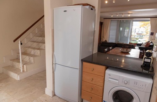 Waterfront House | WATERFRONT 47 SPINNIKER