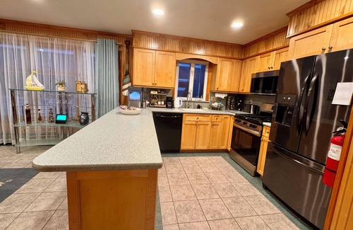 Brick House | Waterfront 4BR w/King Suite, Jacuzzi, Kayaks, Gym, Game Room & Private Beach