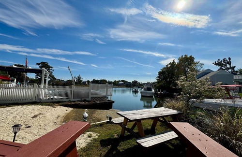 Brick House | Waterfront 4BR w/King Suite, Jacuzzi, Kayaks, Gym, Game Room & Private Beach