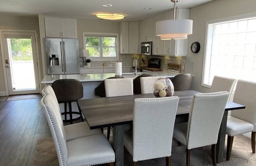 La Follette House | Waterfront 5 Bed, 4 bath w/Golf, Winery, Tiki bar, Deerfield Marina, & boat slip