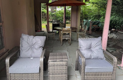 Newtonville House | Waterfront 5-bedroom house in terrific Newtonville