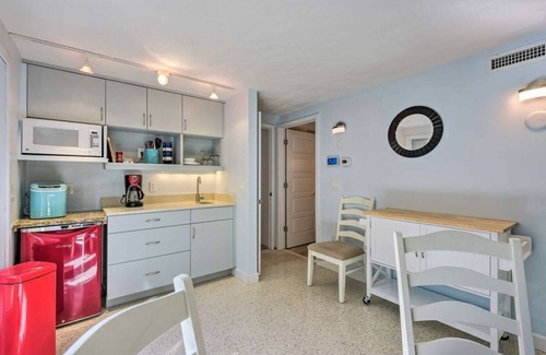 Englewood Apartment | Waterfront-5 Steps to Private Beach-1+ BR-Pets OK-Kayaks-SUPs-Best Sharkteeth