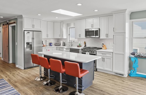 Keen-Wik On the Bay House | Waterfront 5BR Dock BYO Boat Sleeps 16 2 Living Rooms 2 Miles to Beach