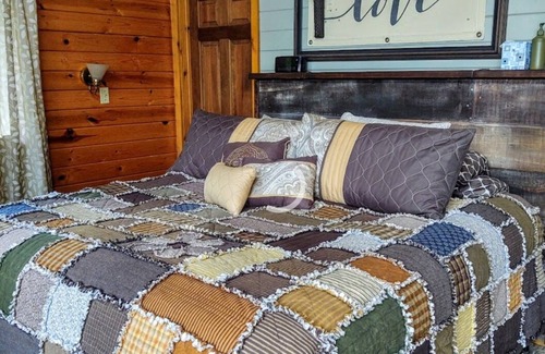 Sault Ste. Marie House | Waterfront 6-bedroom house with WiFi on Sugar Island