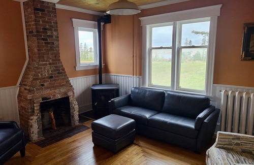 Summerside House | Waterfront 6 bedroom (8 beds) , 51/2 bath house in Summerside, Pei.