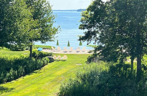 Bristol House | Waterfront 6 Bedroom Estate on 1.3 Acres with Private Beach. Near Blithewold