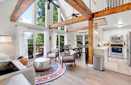 Gray Cabin | Waterfront Access with Kayaks, Private Deck and a Firepit