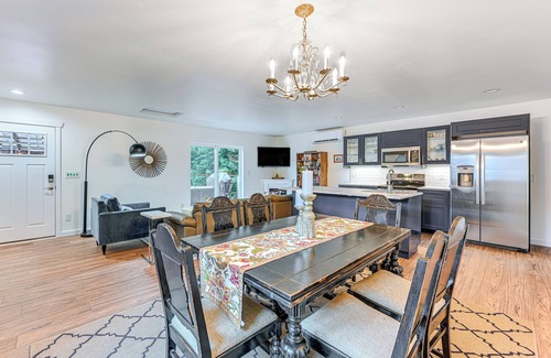 McKenna Apartment | Waterfront Alder Lake Retreat: Private Deck!