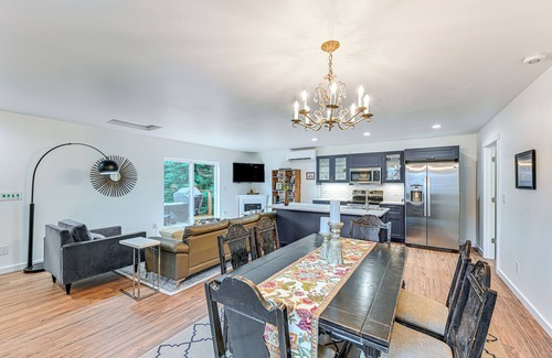 McKenna Apartment | Waterfront Alder Lake Retreat: Private Deck!