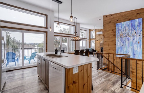 Saint Come Ski Chalet | Waterfront and Spa