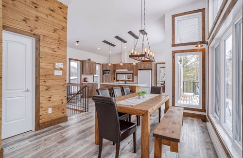 Saint Come Ski Chalet | Waterfront and Spa