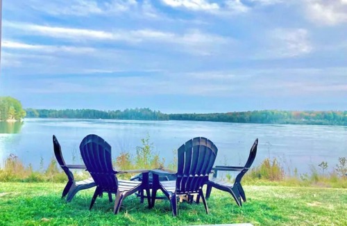 Sullivan Apartment | Waterfront and Spacious - Taunton Bay Galley Apartment