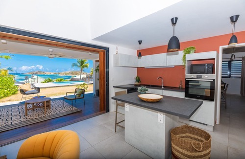 Cul de Sac Villa | Waterfront and water access, 5 Bedrooms, 10 pax. Kayaks, AC & optic fiber wifi