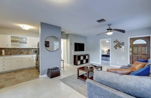 Middle River Terrace Apartment | Waterfront Apartment ~ Private Patio ~ Pool
