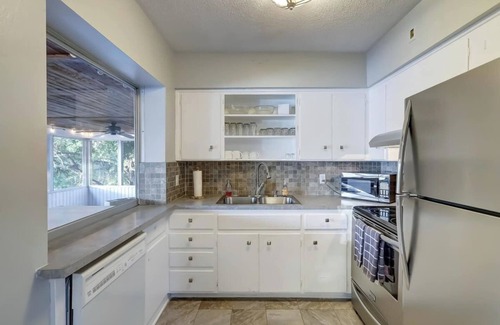 Middle River Terrace Apartment | Waterfront Apartment ~ Private Patio ~ Pool