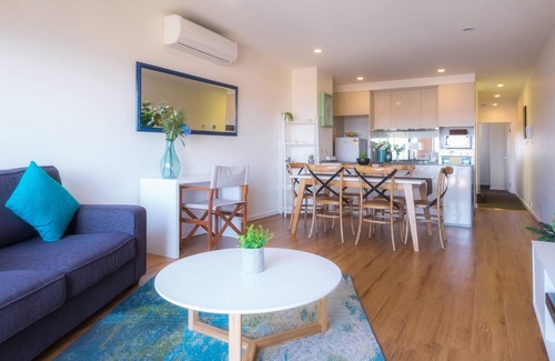 Werribee South Apartment | Waterfront Apartment with marina views!!!