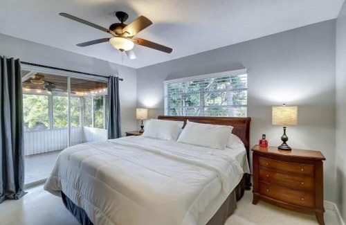 Middle River Terrace Apartment | Waterfront Apartment Private Patio Pool