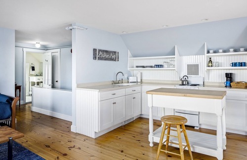 Tenants Harbor Bed & Breakfast | Waterfront Apartment w/Private Deck