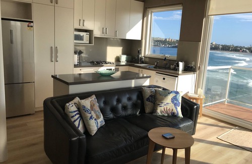 Queenscliff Apartment | Waterfront apartment with stunning views over Manly beach