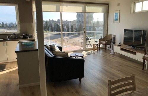 Queenscliff Apartment | Waterfront apartment with stunning views over Manly beach