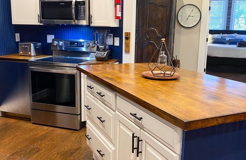 Cornelius Apartment | Waterfront apartment near downtown Davidson