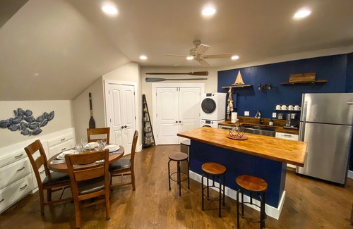 Cornelius Apartment | Waterfront apartment near downtown Davidson