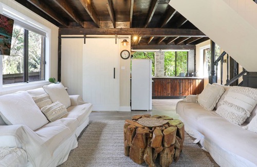 St. Georges Basin House | Waterfront Getaway, Pet Friendly – 1 Night Stays!