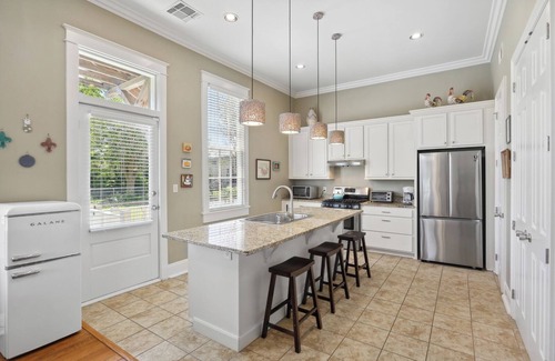 Bayou St. John House | Waterfront Bayou St. John Jazz Fest neighborhood!