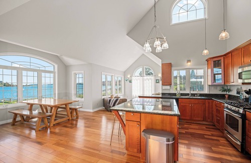 Friday Harbor House | Waterfront Beach House - 2700 Sq Ft, Fiber, mooring