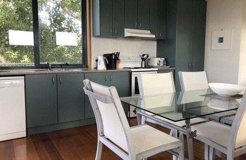 Waratah House | Waterfront Beach House
