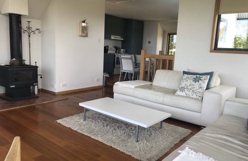 Waratah House | Waterfront Beach House