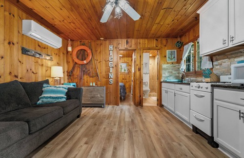 Higgins Lake House | Waterfront/Beach/HotTub/Boat Mooring/Foosball@LittleBear-Perfect for 2 families!