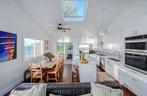 Sound Beach House | Waterfront Beach House w/Water Views on The North Shore Long Island. 4 BRs 2BRs