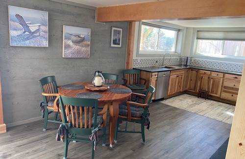 Kingston House | Waterfront Beach House-Apt. 1 Block from Kingston, Restaurants and Two Ferries