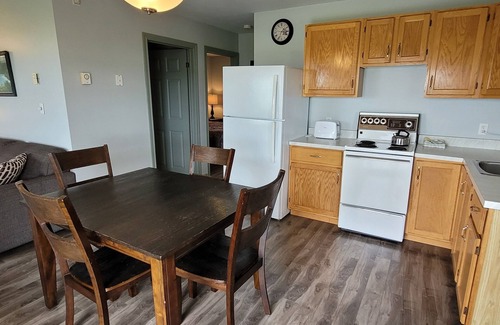 Richibucto House | Waterfront & Beach Retreat with beach-community Pool and Hot Tub