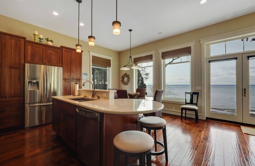 Charlevoix House | Waterfront | Beachfront | Private on Lake Michigan | 15 mins to Charlevoix
