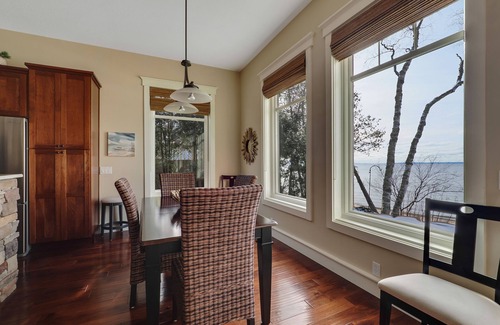 Charlevoix House | Waterfront | Beachfront | Private on Lake Michigan | 15 mins to Charlevoix