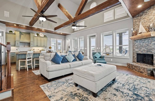 Freeport Apartment | Waterfront Beauty Family/Pet Friendly and Palapa 11 mins to 3 Beaches, Near 7 Marinas