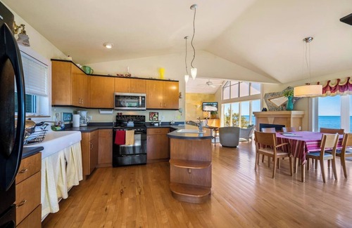 Sturgeon Bay House | Waterfront - Bee's Lake House