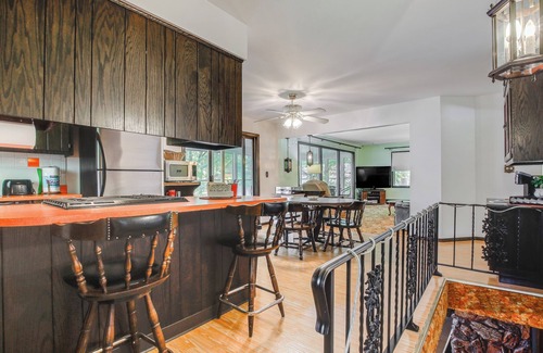 Krakow House | Waterfront Berry Lake Getaway w/Sunroom!