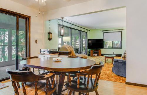 Krakow House | Waterfront Berry Lake Getaway with Sunroom!