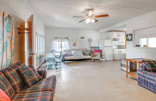 Maryneal Cottage | Waterfront Blackwell Cottage w/Patio & Fire Pit!