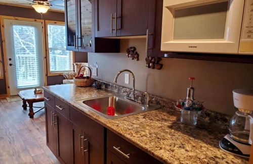 Manitoba Cabin | Waterfront Bliss: 360° Views at Tall Pine Point