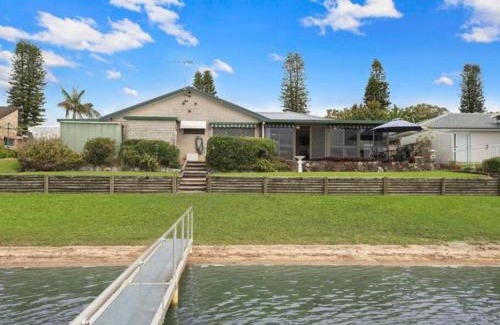 Port Macquarie House | Waterfront Bliss