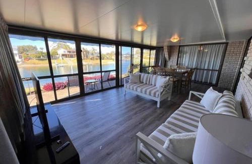 Port Macquarie House | Waterfront Bliss