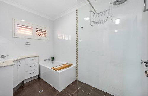 Margate Apartment | Waterfront Bliss in Margate - 30 min from Brisbane