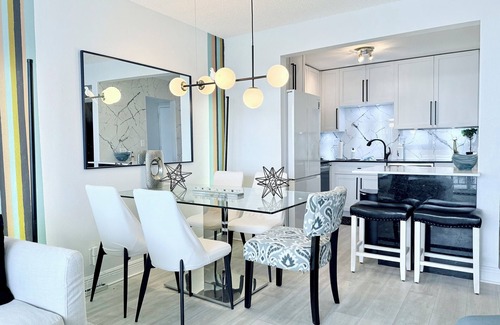 Land of the Presidents Apartment | Waterfront boutique resort pad