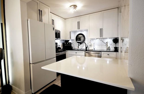 Land of the Presidents Apartment | Waterfront boutique resort pad