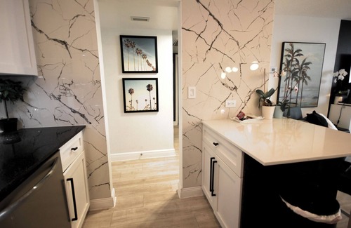 Land of the Presidents Apartment | Waterfront boutique resort pad