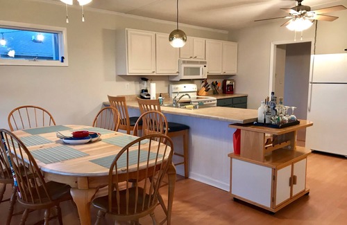 Oak Island House | Waterfront- Bring your Kayaks & Fishing Poles!
